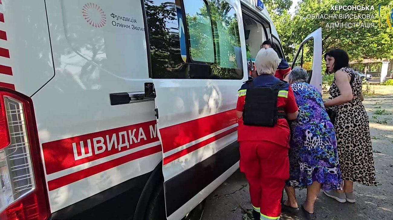Рятувальники ДСНС ліквідовують наслідки ракетного удару по житловому сектору на Одещині 14 липня 2026 року