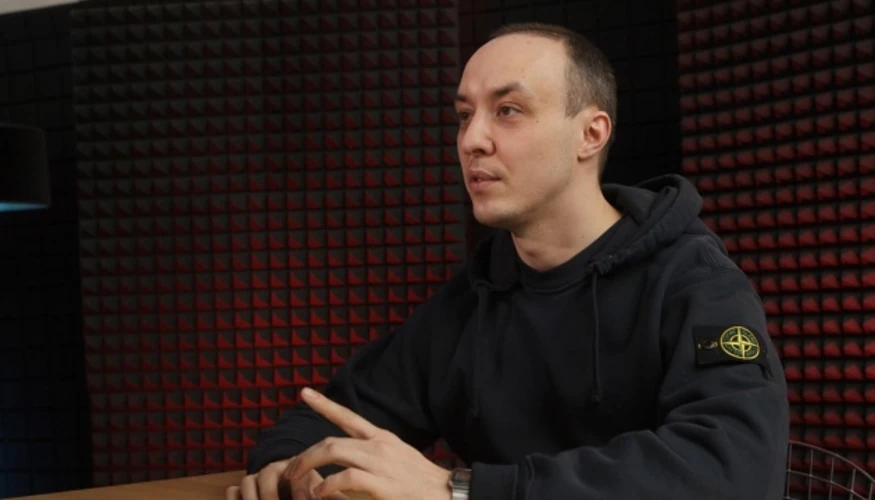 Баражуючий боєприпас «Бандероль» на тлі портової інфраструктури Одеси
