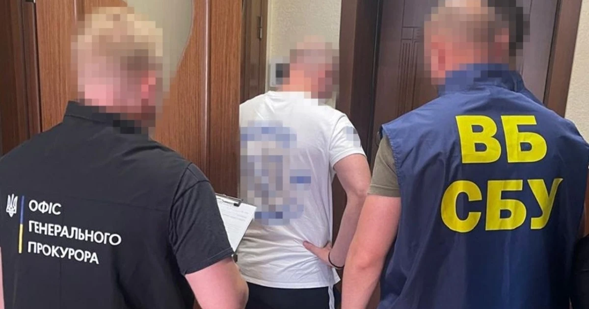 Вилучені гроші та робоче місце під час обшуків у справі щодо заступника голови Хмельницької ОВА