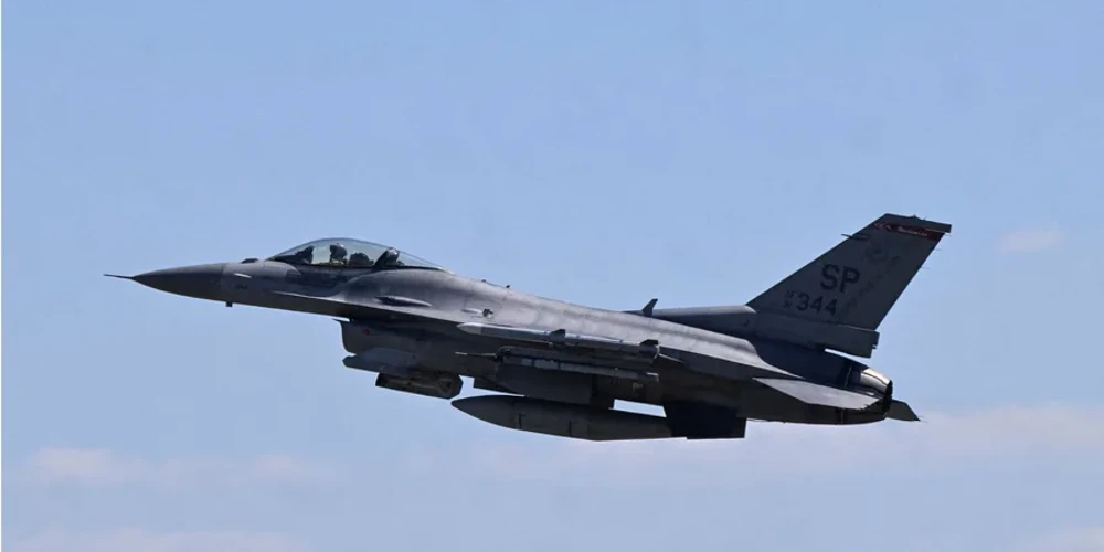 Румунські винищувачі F-16 у Чорному морі