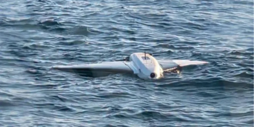Румунські військові біля морського газового проєкту Neptun Deep після контрольованого підриву двох дронів «Гербера»