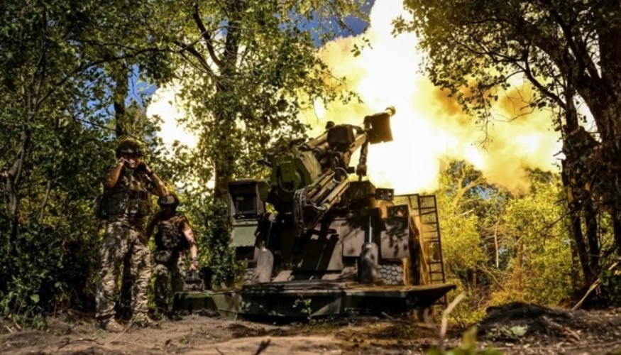 Карта бойових дій із позначеними напрямками активності російських штурмів, зокрема Покровським і Слов'янським.