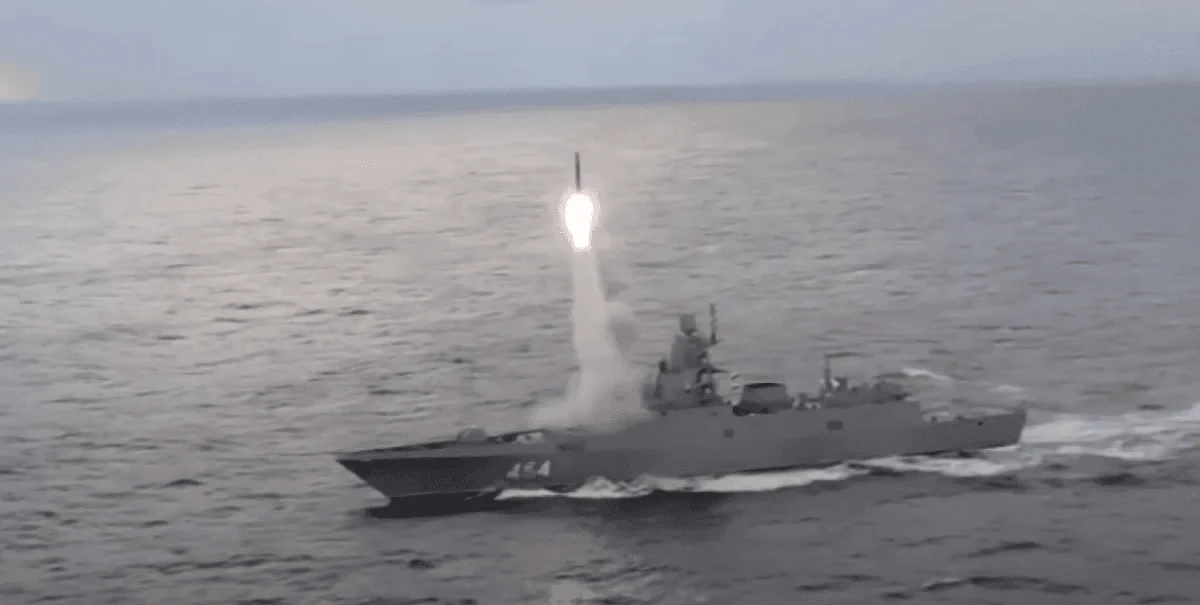 Пуски ракет з атомного підводного човна, крейсера та системи «Бастіон» біля Південних Курильських островів