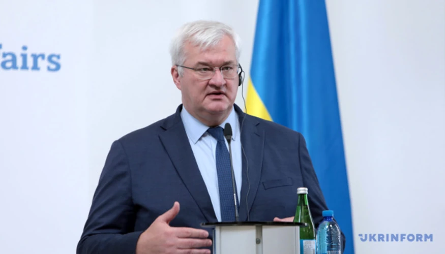 Андрій Сибіга та Радослав Сікорський під час спільного брифінгу в Києві